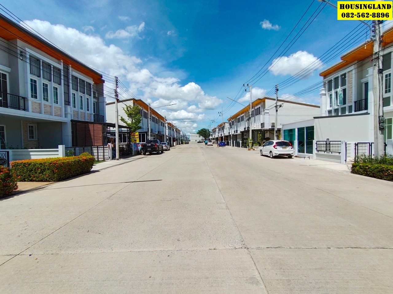 ขายด่วนบ้าน 2 ชั้น หมู่บ้านโกลเด้น ทาวน์  (หลังริม)  ตำบลบ้านกรด อำเภอบางปะอิน จังหวัดพระนครศรีอยุธยา  